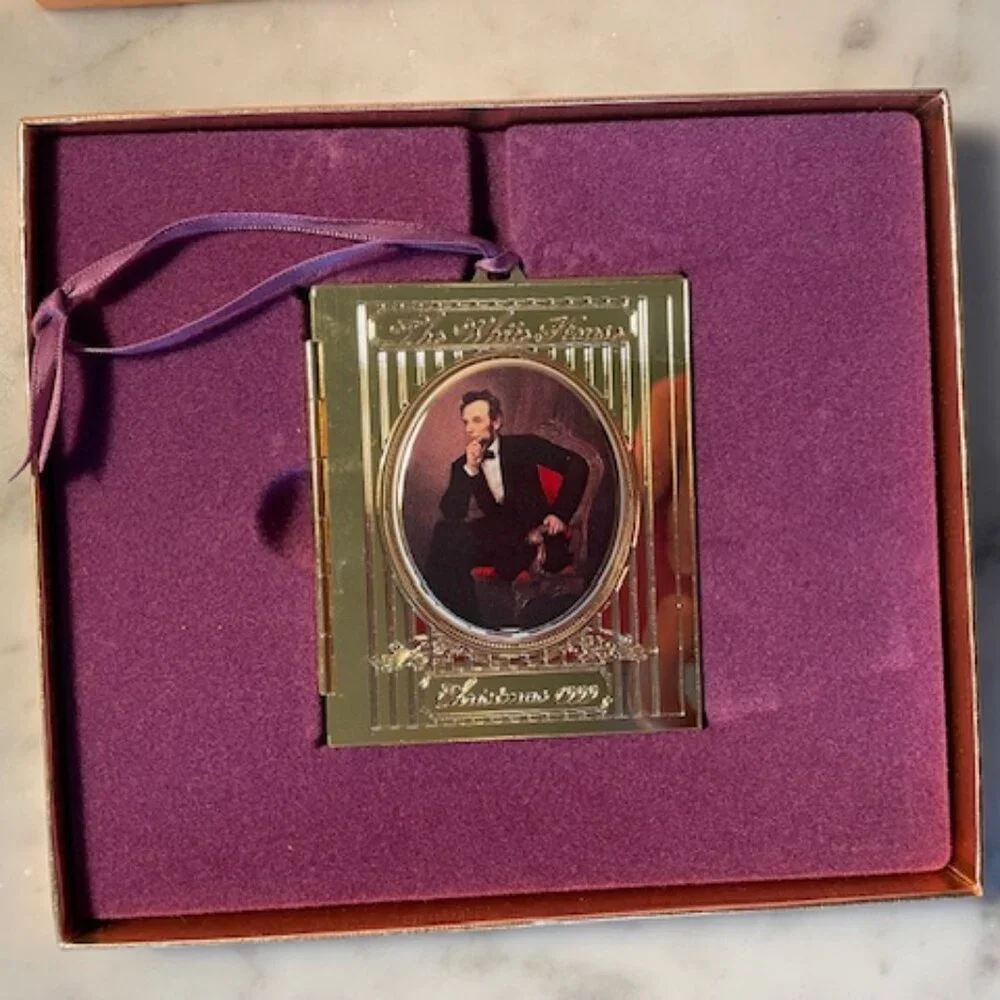 1999 White House Christmas Ornament President Abraham Lincoln's Portrait